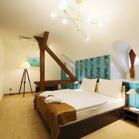 Ipoly Boutique & 4*