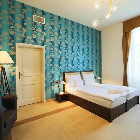 Ipoly Boutique & 4*